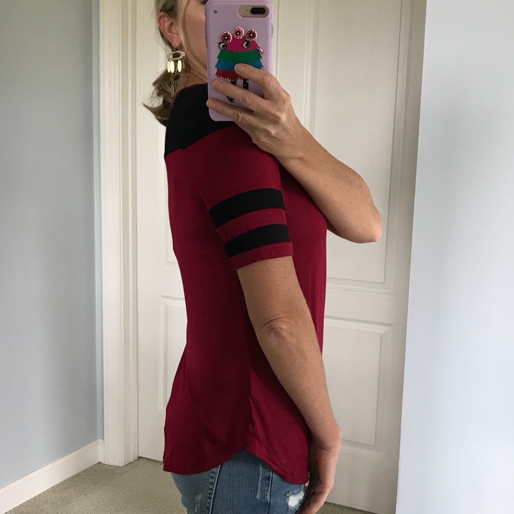 ♥️1 SIZE SMALL♥️Wine & Black Baseball Style Top - Picture 4 of 4
